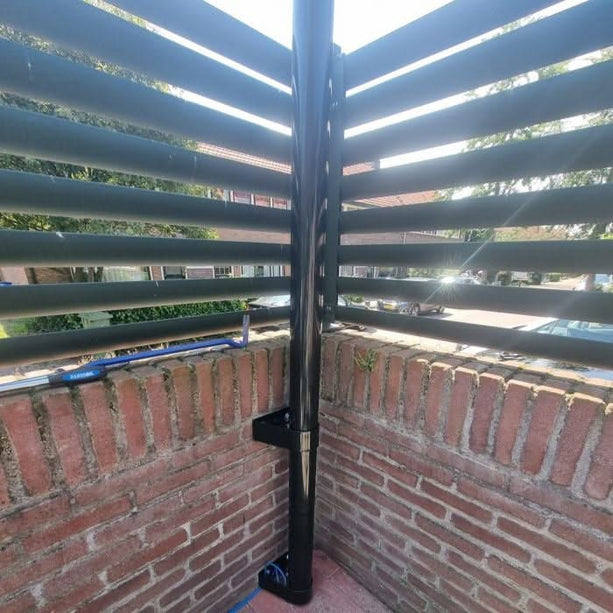 AlarmsysteemExpert.nl Cameramast 4 meter Ø 90mm met RVS muurbeugels